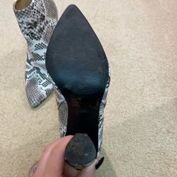 qupid snakeskin booties - Picture 3 of 5